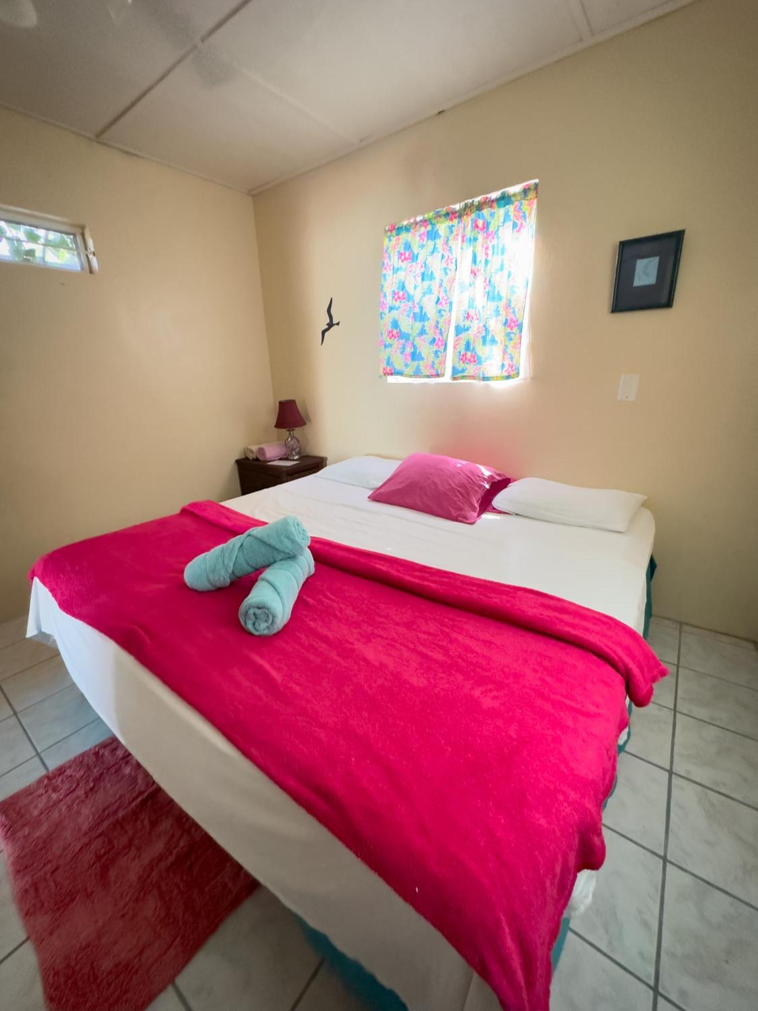 Barefoot Beach Belize Caye Caulker Room photo