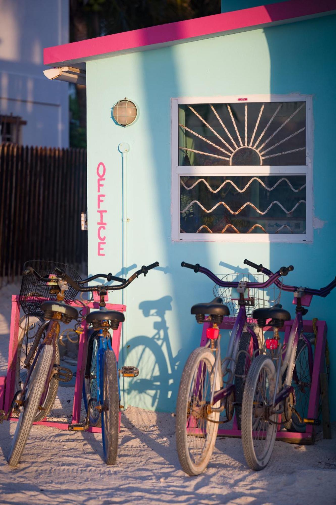 Barefoot Beach Belize Caye Caulker Exterior photo