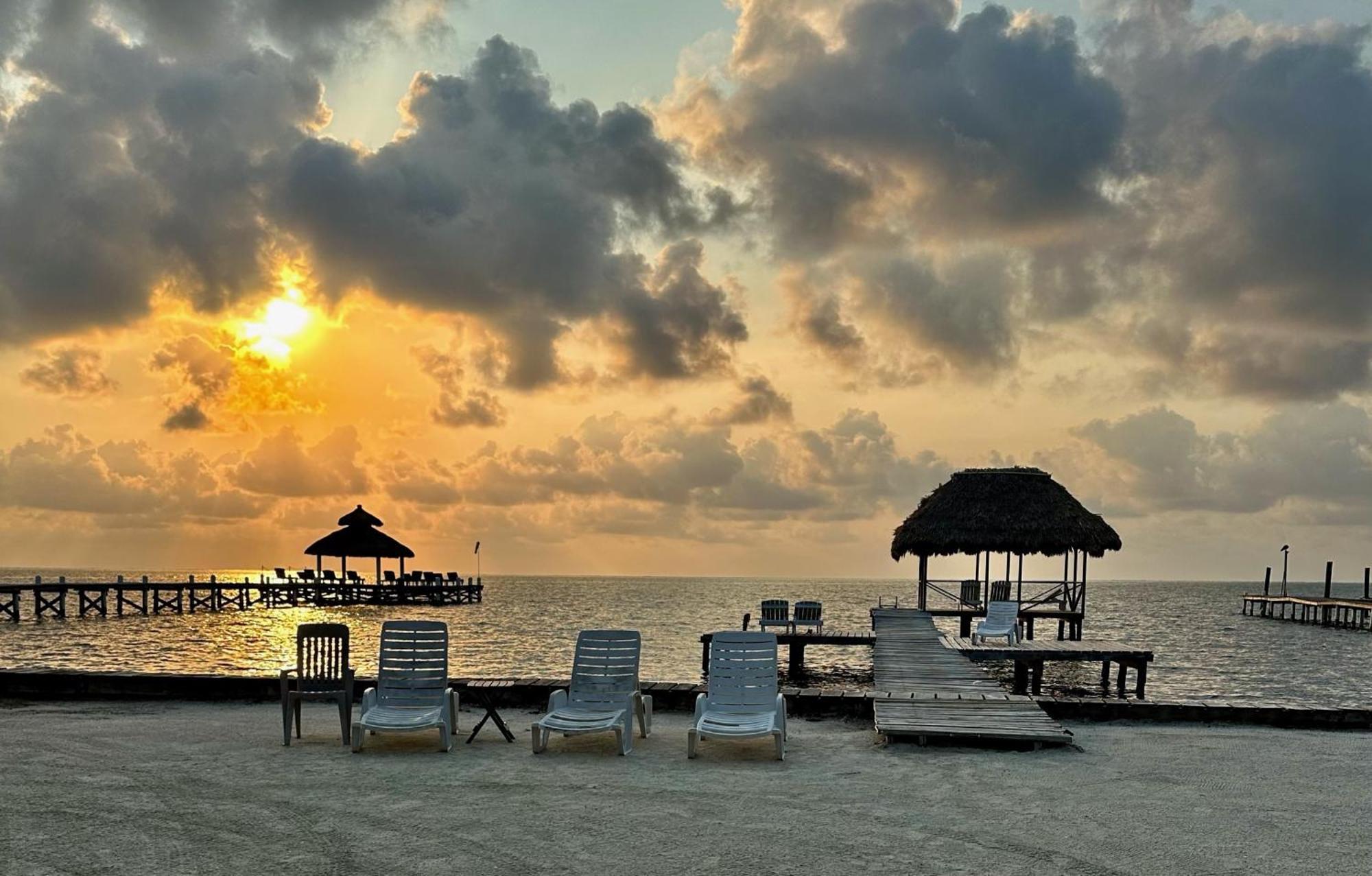 Barefoot Beach Belize Caye Caulker Exterior photo